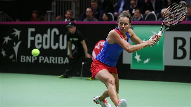 Barbora Strcov v duelu s Viktorij Golubicovou