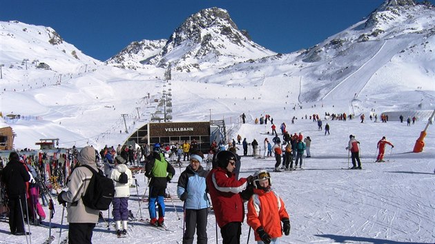 Na rozdl od jinch stt je v mnoha rakouskch oblastech zsadn zimn turistick sezona. Snmek je z Ischglu.