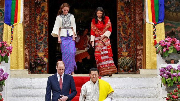 Britsk princ William s manelkou Kate a bhtnsk krl Jigme Khesar Namgyel Wanghung a krlovna Jetsun Pema (Thimphu, 14. dubna 2016)