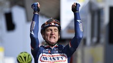 Enrico Gasparotto slaví vítězství v závodě Amstel Gold Race. Enrico Gasparotto slaví vítězství v závodě Amstel Gold Race.