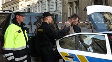 Policista Karel Kadlec po nehod na praských Vinohradech odmítl dechovou...