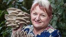 Podnikatelka Terézia Svátová vyrábí léčivé přípravky z hlívy ústřičné,... Podnikatelka Terézia Svátová vyrábí léčivé přípravky z hlívy ústřičné,...