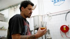 Vtinu produkce, která je výsledkem estimsíního experimentu, zkonzumoval majitel pivovaru Itai Gutman a jeho pátelé. 