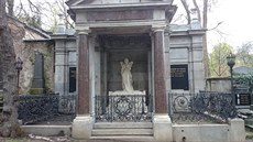 Opravená Waldekova hrobka na Olanských hbitovech