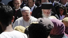 Pape Frantiek navtívil uprchlický tábor na ostrov Lesbos (16. dubna 2016).