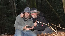 Tak vypadá radost. Nálezci dosud největšího meteoritu Stubenberg o hmotnosti 1... Tak vypadá radost. Nálezci dosud největšího meteoritu Stubenberg o hmotnosti 1...