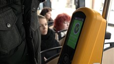 Ani po čtyřech letech nemá kraj společný odbavovací systém v autobusech. (ilusrtační snímek) Ani po čtyřech letech nemá kraj společný odbavovací systém v autobusech. (ilusrtační snímek)