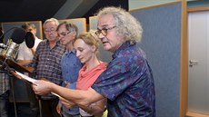 Režisér Jan Jiráň s herci Klárou Sedláčkovou-Oltovou, Ivanem Trojanem a Jiřím... Režisér Jan Jiráň s herci Klárou Sedláčkovou-Oltovou, Ivanem Trojanem a Jiřím...