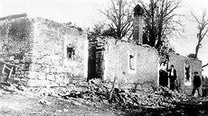 Dobový snímek z Plotiny, kde na konci války ádili nacisté.