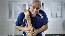 Liberecký masér Jiří Jaroš má zrovna v parádě kapitána týmu Jana Výtiska Liberecký masér Jiří Jaroš má zrovna v parádě kapitána týmu Jana Výtiska