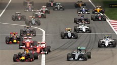 Startovní pole krátce po startu Velké ceny Číny formule 1. Startovní pole krátce po startu Velké ceny Číny formule 1.
