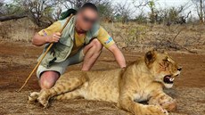 Kromě profese osobního strážce doprovází Dave v Africe také klienty na safari.... Kromě profese osobního strážce doprovází Dave v Africe také klienty na safari....