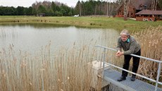 Na snímku místostarosta Ralska Miloslav Tůma u rybníku U Srubu, prvním z nově... Na snímku místostarosta Ralska Miloslav Tůma u rybníku U Srubu, prvním z nově...
