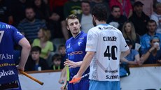 POKEC. Vítkovický Lukáš Hájek (celý v modrém) a boleslavský Jiří Curney při... POKEC. Vítkovický Lukáš Hájek (celý v modrém) a boleslavský Jiří Curney při...