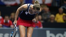 RADOST. Karolína Plíková v duelu semifinále Fed Cupu s Viktorijí Golubicovou