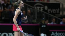 RADOST. Karolína Plíková v duelu semifinále Fed Cupu s Viktorijí Golubicovou