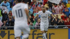 Karim Benzema z Realu Madrid oslavuje gól do sít Getafe.