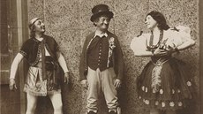 Eugen Weisner, Adolf Krössing a Vilemína Hájková si v Prodané nevěstě zazpívali... Eugen Weisner, Adolf Krössing a Vilemína Hájková si v Prodané nevěstě zazpívali...