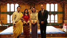 Bhútánský král s královnou a britský princ William s manelkou