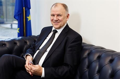 Eurokomisa pro zdraví a bezpenost potravin Vytenis Andriukaitis nesouhlasí s výjimkou elektronických cigaret z protikuáckého zákona.