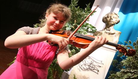 Loská laureátka Pavla Tesaová zahraje na zahajovacím koncert houslové soute
