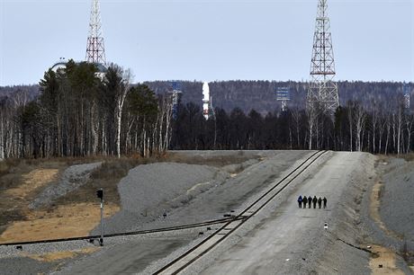 Kosmodrom Vostonyj s raketou Sojuz 2.1 pipravenou ke startu.