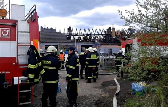 Poár truhlárny v Liov likvidovaly tyi hasiské jednotky.