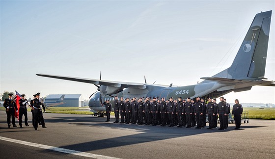 Slavnostní ceremoniál ped odletem 29 eských policist na ostrov Lesbos....