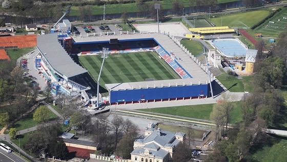 Fotbalový stadion Doosan arena ve truncových sadech v Plzni.