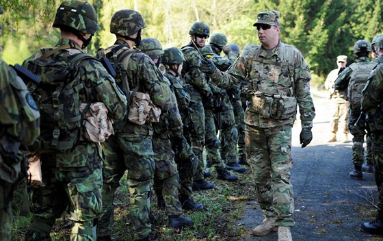 Padesátka eských voják absolvovala v Páslavicích títýdenní kurz pod vedením...