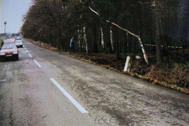 Práv tady, na okraji lesa u Ostravy-Proskovic ve smru na Krmelín, bylo ráno...