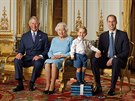 Princ Charles, krlovna Albta II., princ George a princ William na spolenm...