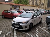 Nov bude zónami placeného stání projídt ekologické hybridní auto vybavené ...