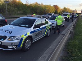 tyi vozy, z toho ti policejn, havarovaly na Libereck ulici v Praze (25....