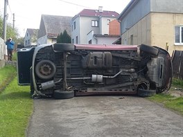 Mu v Klabav zkolaboval za volantem, pevrtil auto a pi nehod zemel. (27....