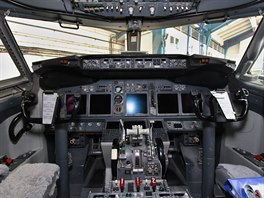 Kabina pilot modernizovanho Boeingu 737-800 nmeck spolenosti TUI.