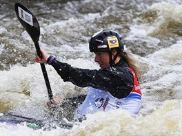 Kateina Kudjov bhem kvalifikace vodnch slalom v prask Troji