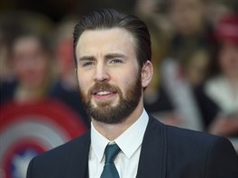 Chris Evans na londýnské premiée filmu Captain America: Obanská válka (26....