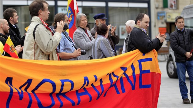 Nkolik destek Moravan protestovalo v Brn proti nzvu Czechia (23.4.2016).