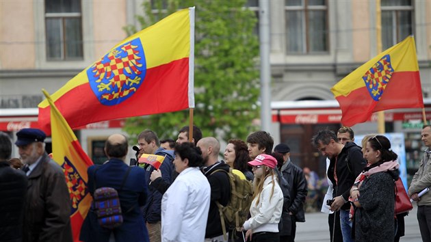 Nkolik destek Moravan protestovalo v Brn proti nzvu Czechia (23.4.2016).