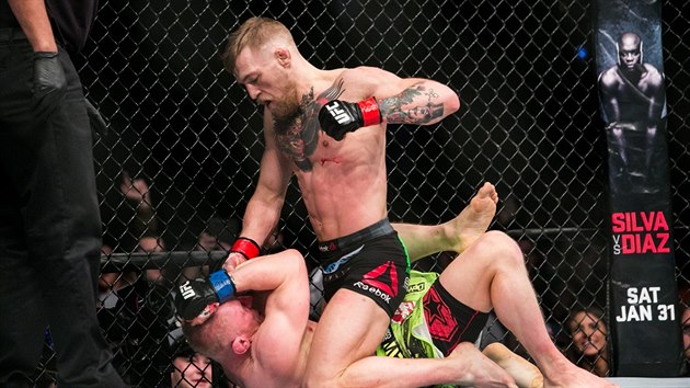 Takhle si Conor McGregor podal v lednu 2015 Dennise Sivera.