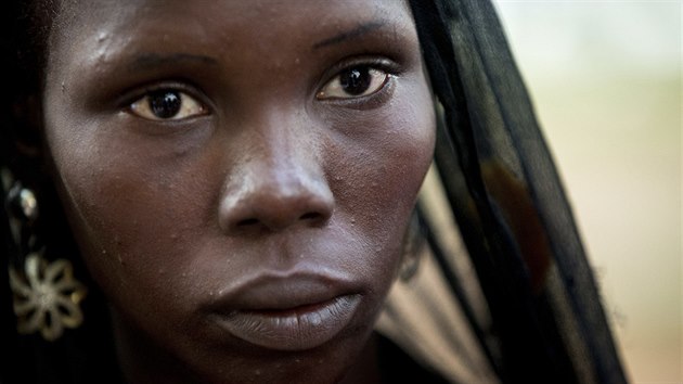 Boko Haram vyuv zajat eny jako sexuln otrokyn, matky novch bojovnk i jako sebevraedn atenttnice. Monice na snmku se podailo uprchnout. (21. dubna 2016)