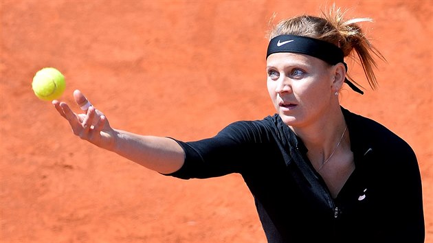 esk tenistka Lucie afov v semifinle turnaje v Praze.