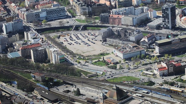 Plocha po zbouranm Dom kultury Inwest v Plzni