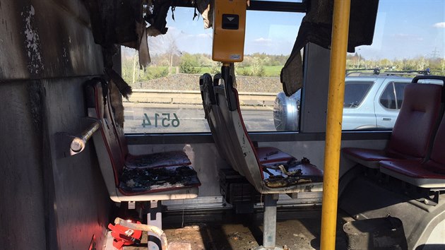 Ve stedu okolo tet hodiny odpoledne dolo k poru autobusu linky 180, nikdo z cestujcch nebyl zrann (20.4.2016)