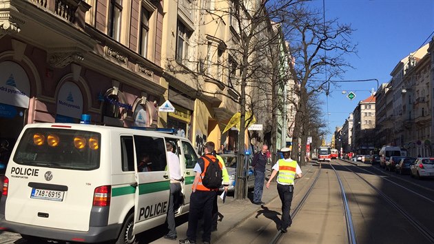 Ve tvrtek odpoledne se v Jen ulici srazila tramvaj s tinctiletm chlapcem, kter byl s vnm zrannm pevezen do nemocnice (21.4.2016)