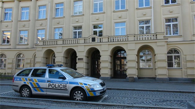 Okresn soud v Mlad Boleslavi uvalil vazbu na mue, kter podle kriminalist v nedli ubodal a tce zranil dva mue v polch na Mladoboleslavsku (28.4.2016)