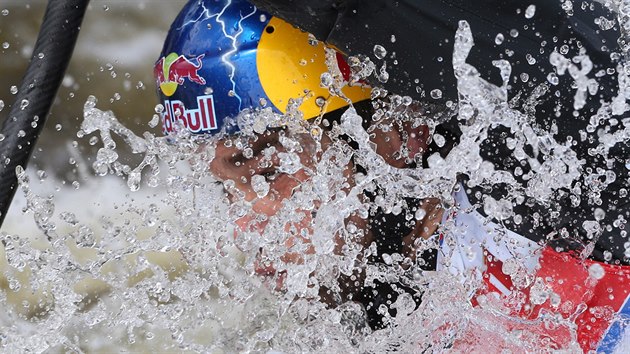 Vavinec Hradilek bhem kvalifikace vodnch slalom v prask Troji