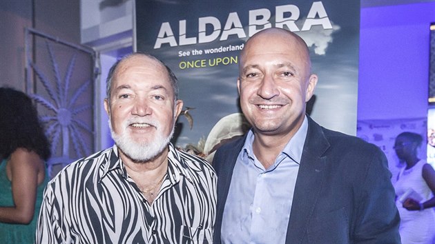 Seychely (21. dubna, 2016) - Svtov premira filmu Aldabra: Byl jednou jeden ostrov. Na snmku zleva bval prezident James R. Mancham a Petr Keller.