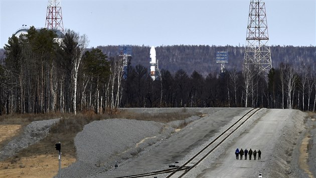 Kosmodrom Vostonyj s raketou Sojuz 2.1 pipravenou ke startu.